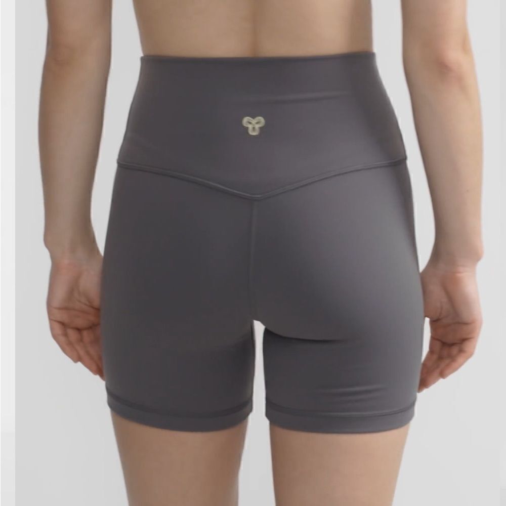 EUC Aritzia golden high rise bike short cheeky 00 hot yoga